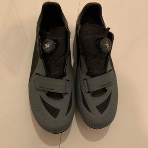 Pearl Izumi Men’s spinning shoes w/ delta cleats